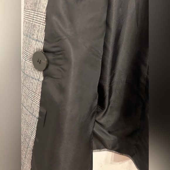 Madewell Wool Caldwell Double-Breasted Blazer: Peaked Lapel Edition - Picture 14 of 16